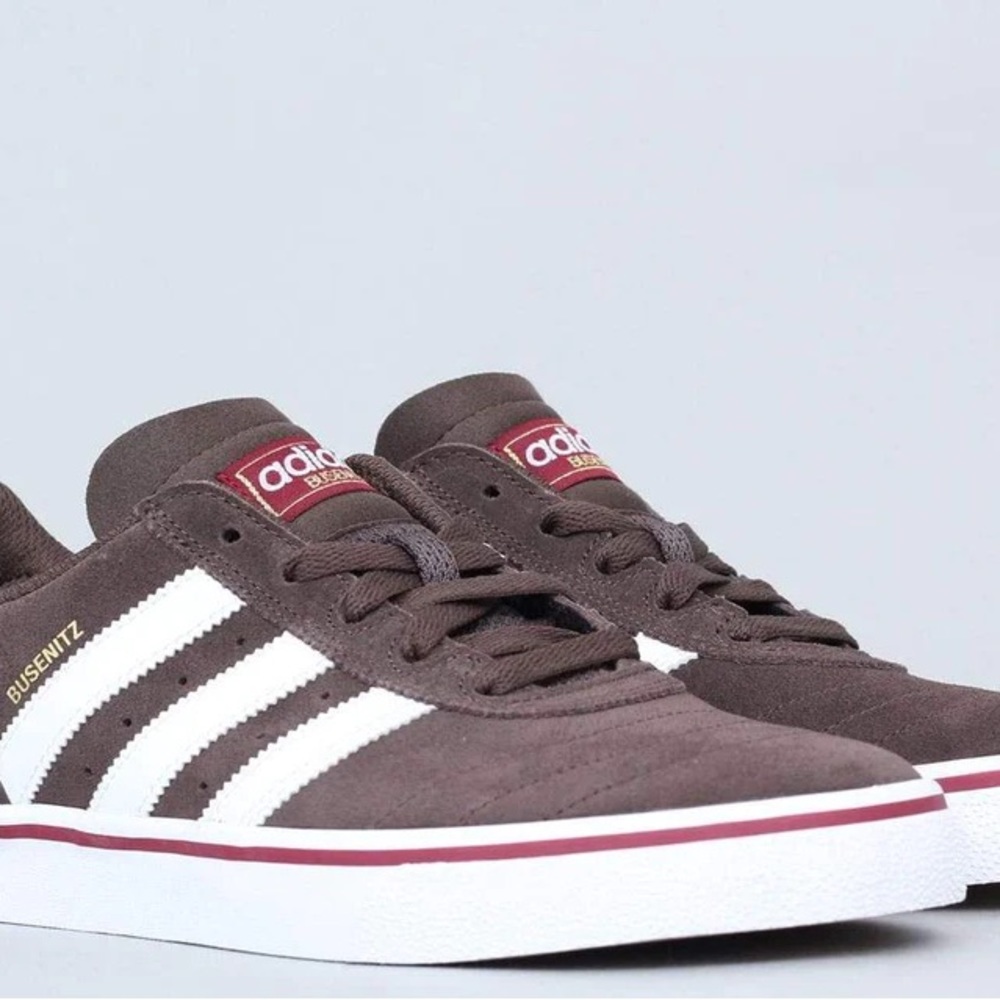 ADIDAS BUSENITZ VULC ADVANCE SHOES BROWN / FOOTWEAR WHITE / COLLEGIATE BURGUNDY